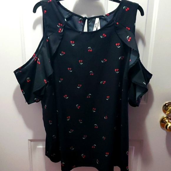 Jelly Mallow – Cherry Ruffle Sleeveless Blouse